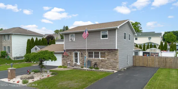 $375,000 | 1335 Hampton Drive, Archbald, PA 18403