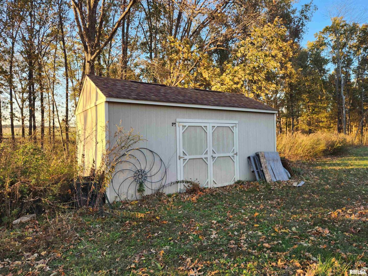 253 Ween Road De Soto, IL 62924 - Photo 38 of 56 a front view of a house with garden