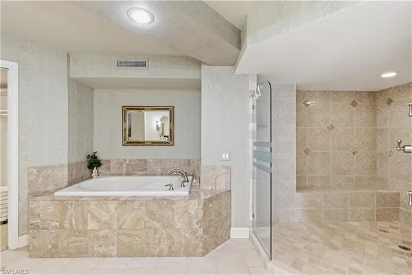 $2,796,000 | 4041 Gulf Shore Boulevard North, Unit 1007, Naples, FL 34103