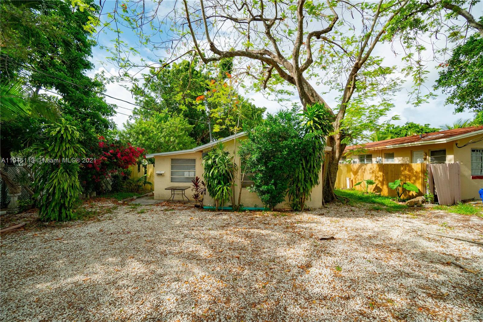 5808 Buchanan Street Hollywood, FL 33021 - Photo 3 of 21