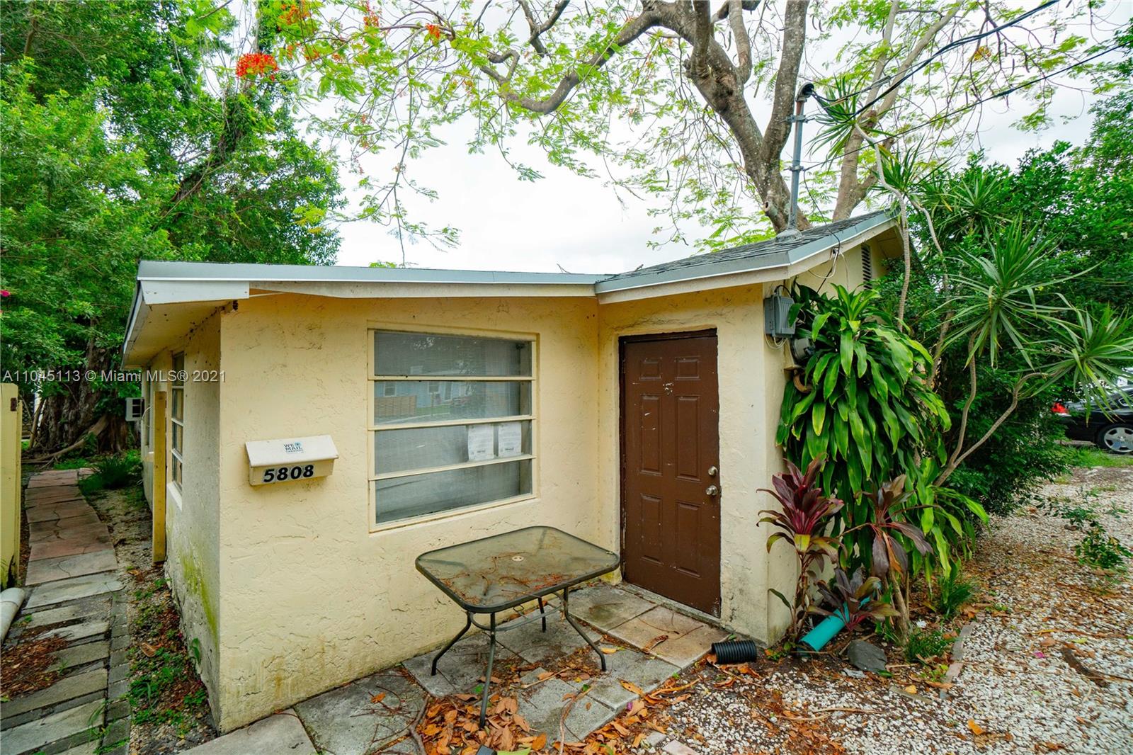 5808 Buchanan Street Hollywood, FL 33021 - Photo 5 of 21