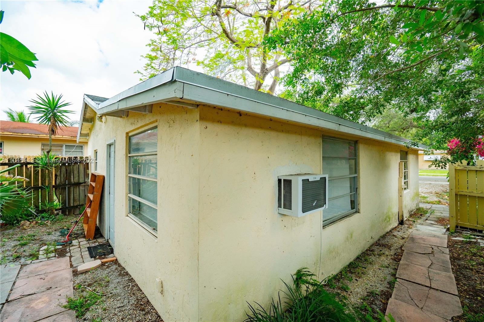 5808 Buchanan Street Hollywood, FL 33021 - Photo 8 of 21