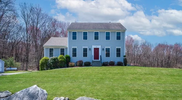 $725,000 | 25 East Street, Uxbridge, MA 01569