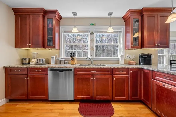 $725,000 | 25 East Street, Uxbridge, MA 01569
