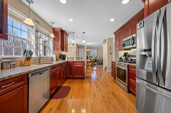 $725,000 | 25 East Street, Uxbridge, MA 01569