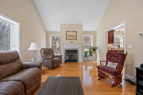 $725,000 | 25 East Street, Uxbridge, MA 01569