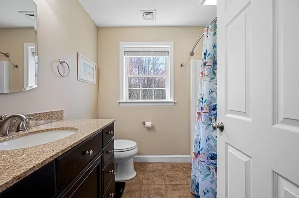 $725,000 | 25 East Street, Uxbridge, MA 01569