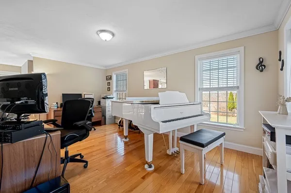 $725,000 | 25 East Street, Uxbridge, MA 01569