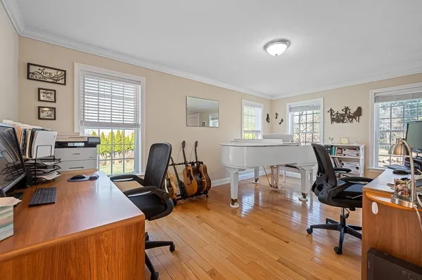 $725,000 | 25 East Street, Uxbridge, MA 01569