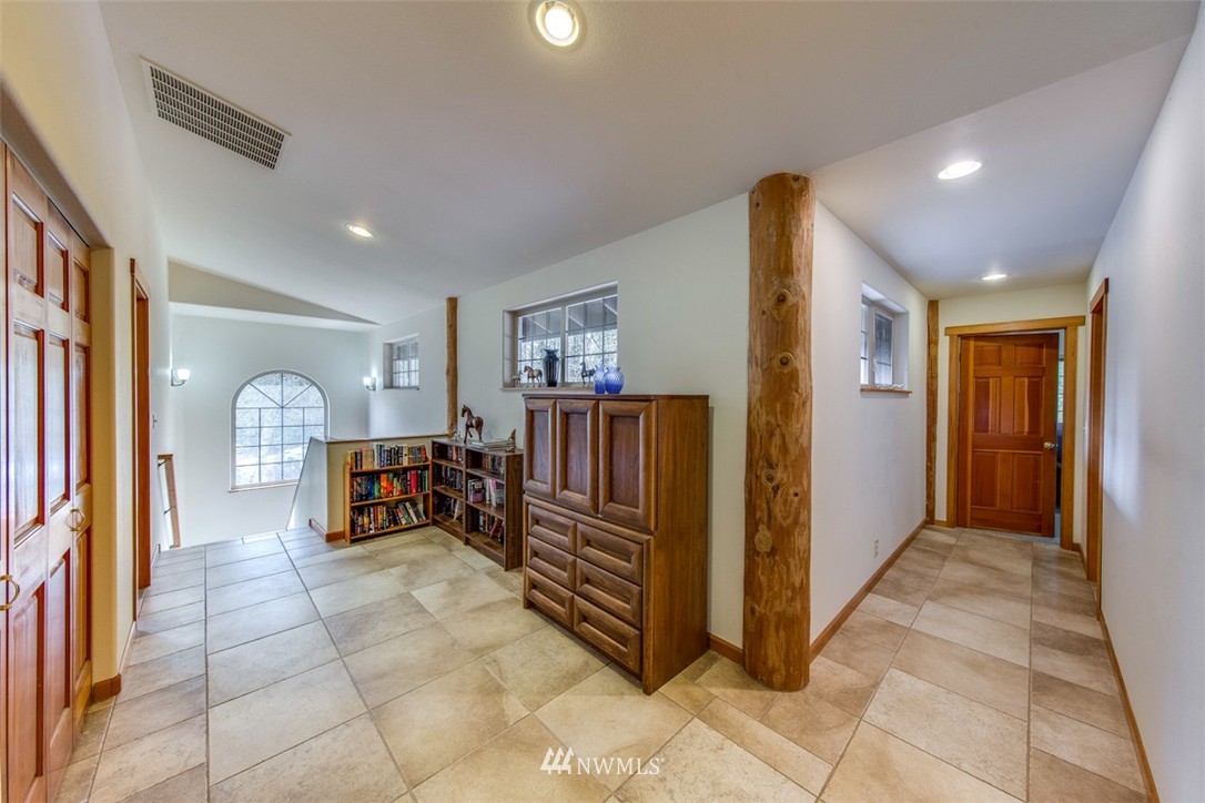 5200 Northeast Totten Road Poulsbo, WA 98370 - Photo 14 of 25 Gallery Image 14