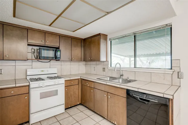 $2,150 | 1402 Meadgreen Circle, Austin, TX 78758