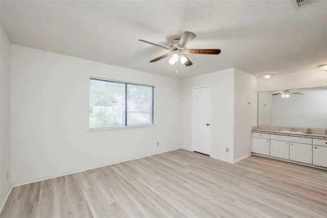 $2,150 | 1402 Meadgreen Circle, Austin, TX 78758