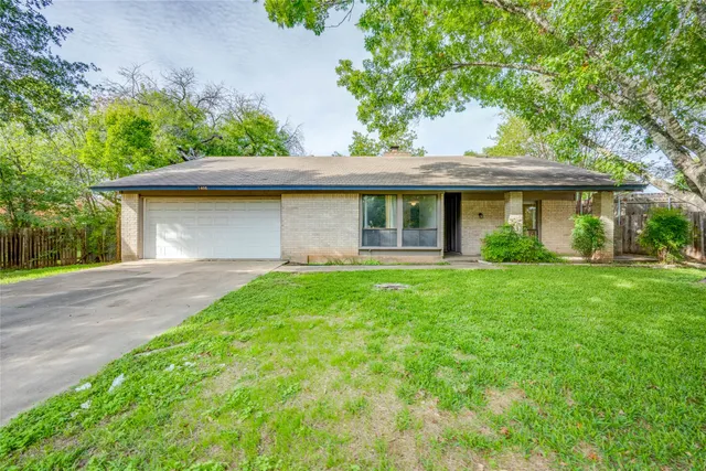 $2,150 | 1402 Meadgreen Circle, Austin, TX 78758