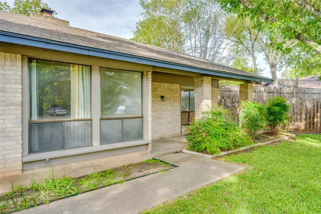 $2,150 | 1402 Meadgreen Circle, Austin, TX 78758