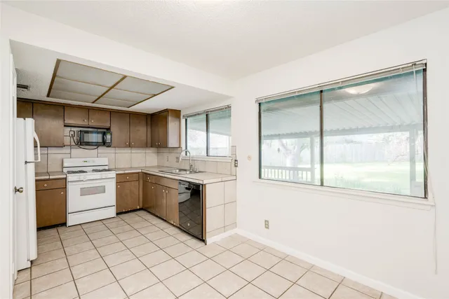 $2,150 | 1402 Meadgreen Circle, Austin, TX 78758