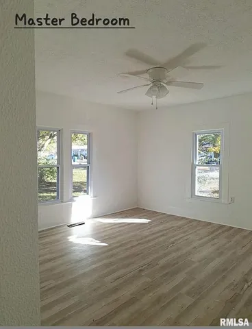 $155,900 | 602 West Cherry Street, McLeansboro, IL 62859