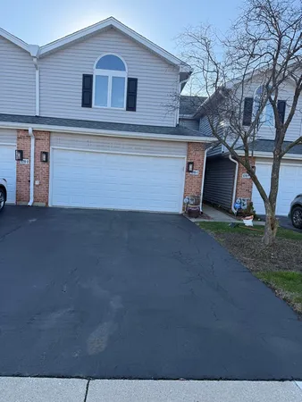 $2,800 | 8316 High Point Circle, Unit E, Darien, IL 60561
