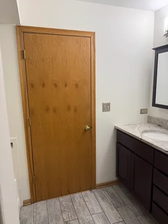$2,800 | 8316 High Point Circle, Unit E, Darien, IL 60561