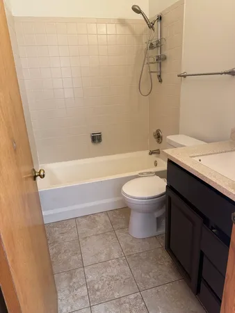 $2,800 | 8316 High Point Circle, Unit E, Darien, IL 60561