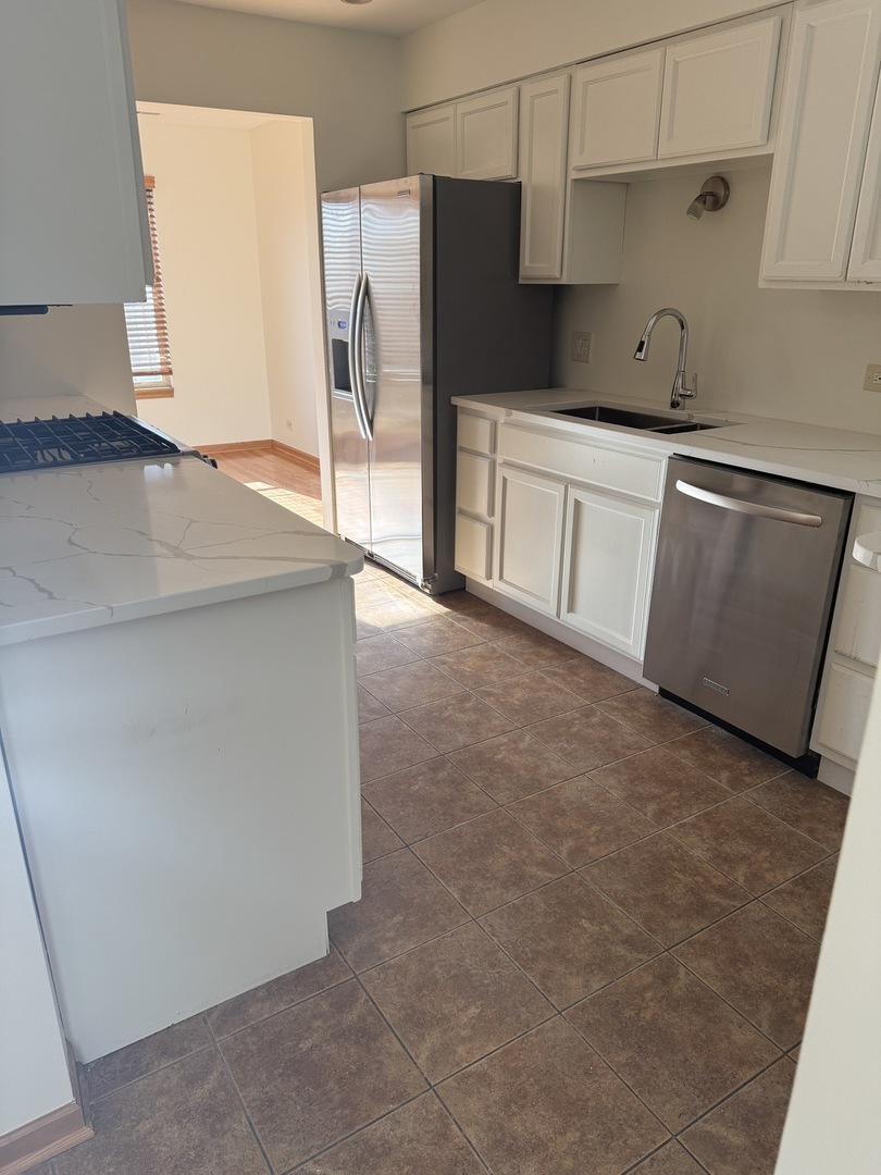 8316 High Point Circle, Unit E Darien, IL 60561 - Photo 5 of 41