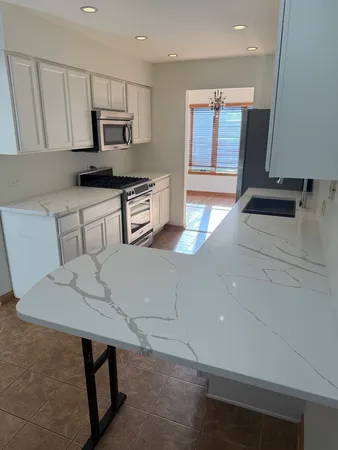 $2,800 | 8316 High Point Circle, Unit E, Darien, IL 60561