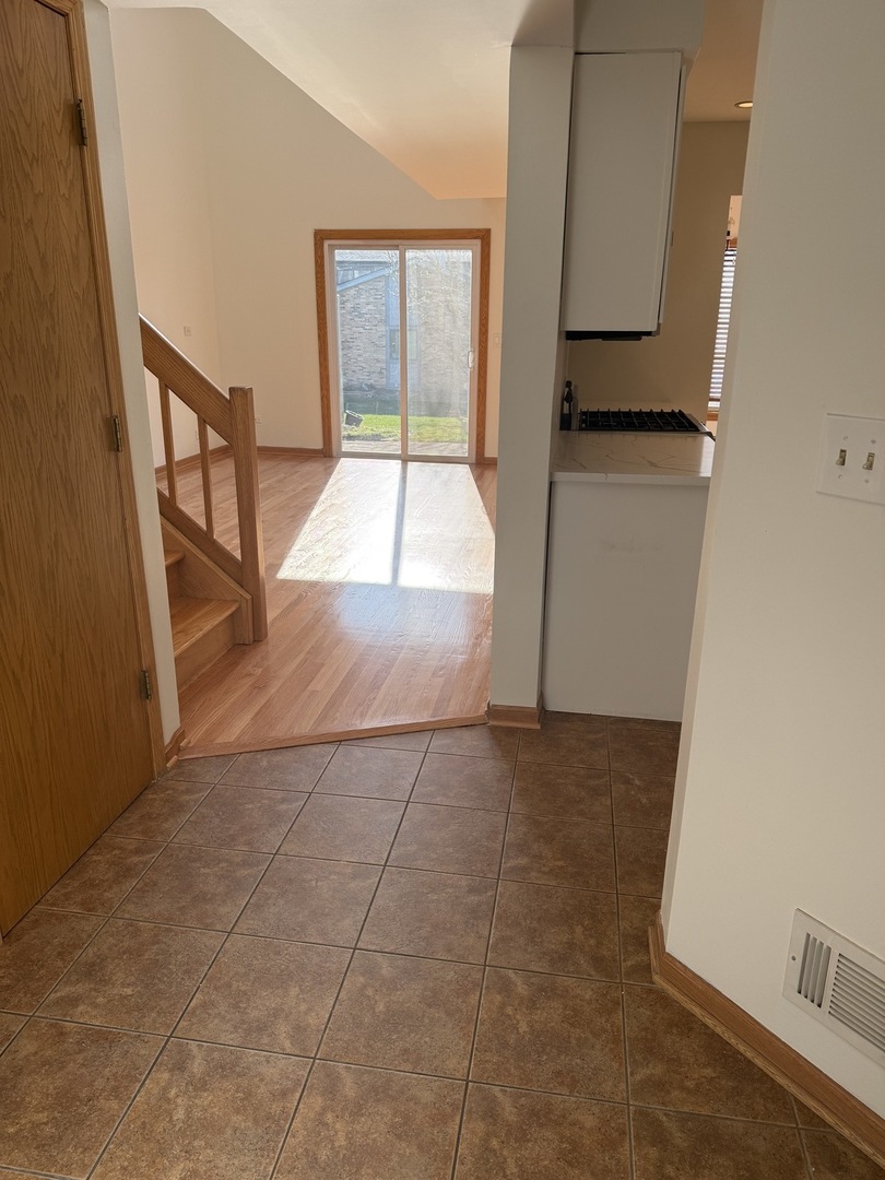 8316 High Point Circle, Unit E Darien, IL 60561 - Photo 10 of 41