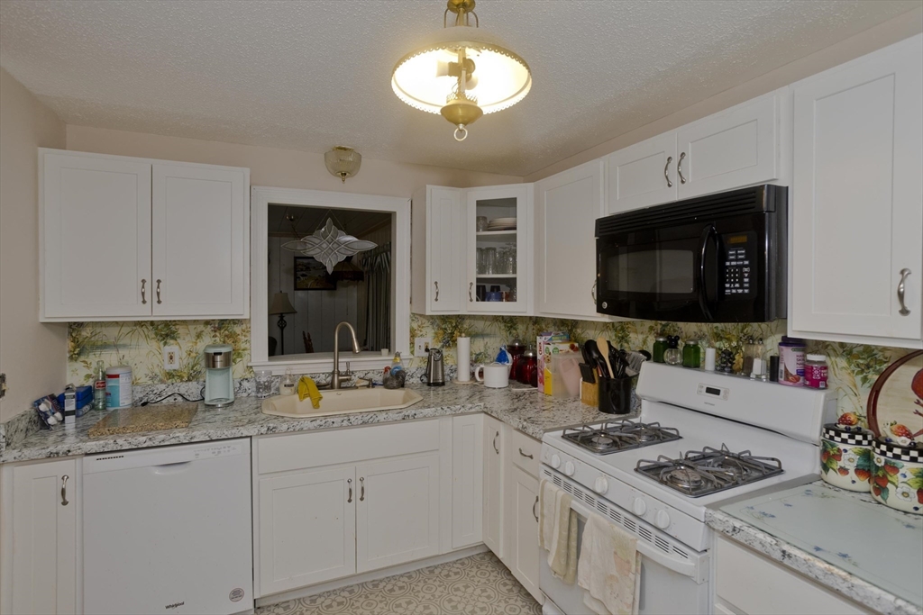 460 Soule Road Wilbraham, MA 01095 - Photo 9 of 22