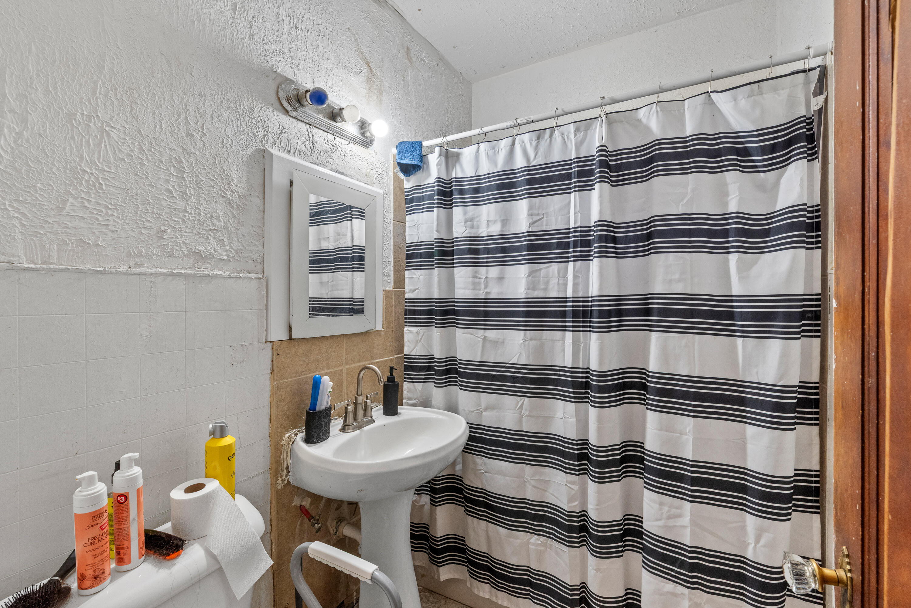 3283 North 14th Street, Unit 3285 Milwaukee, WI 53206 - Photo 14 of 18 3283 N 14th St-2