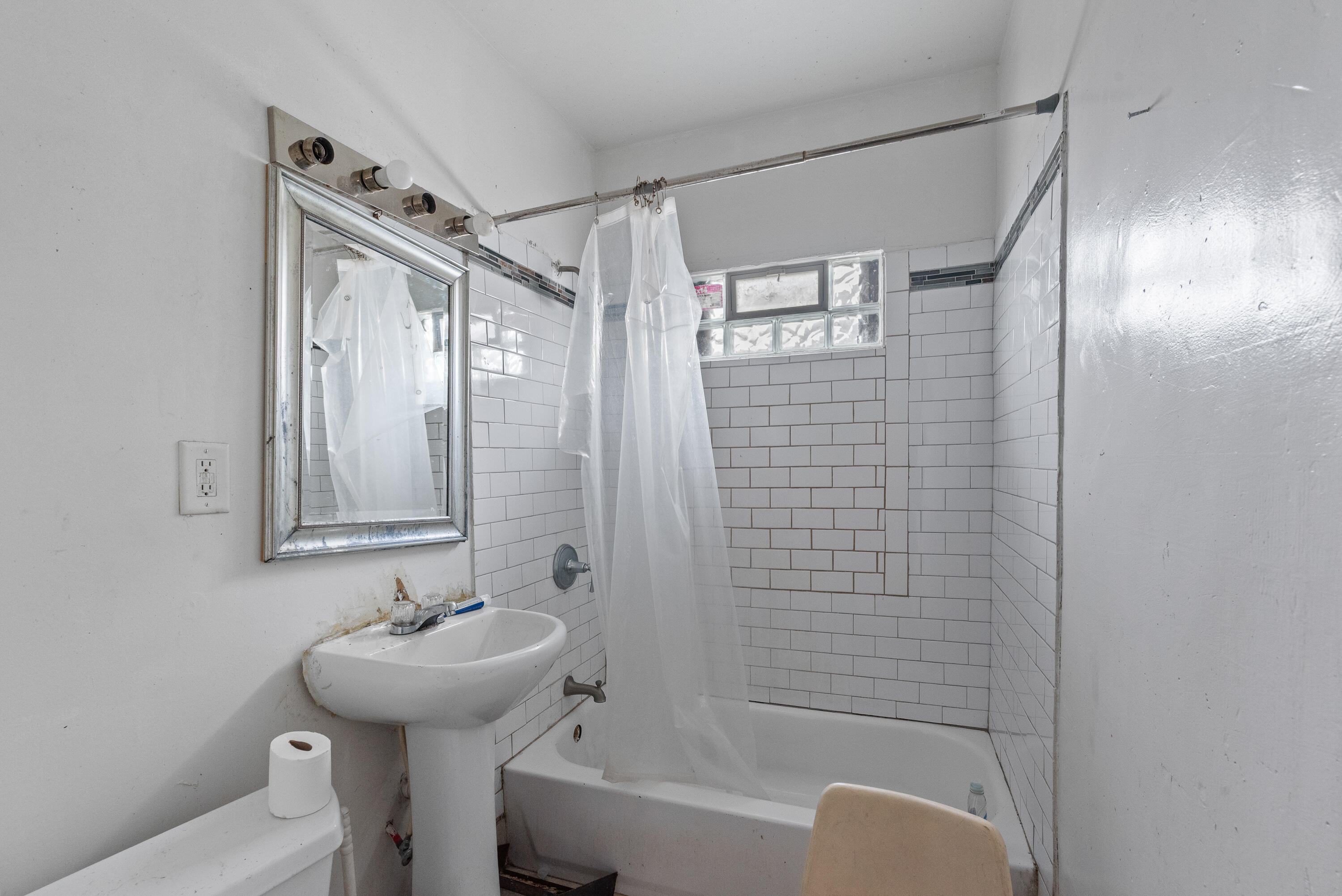 3283 North 14th Street, Unit 3285 Milwaukee, WI 53206 - Photo 15 of 18 3283 N 14th St-16