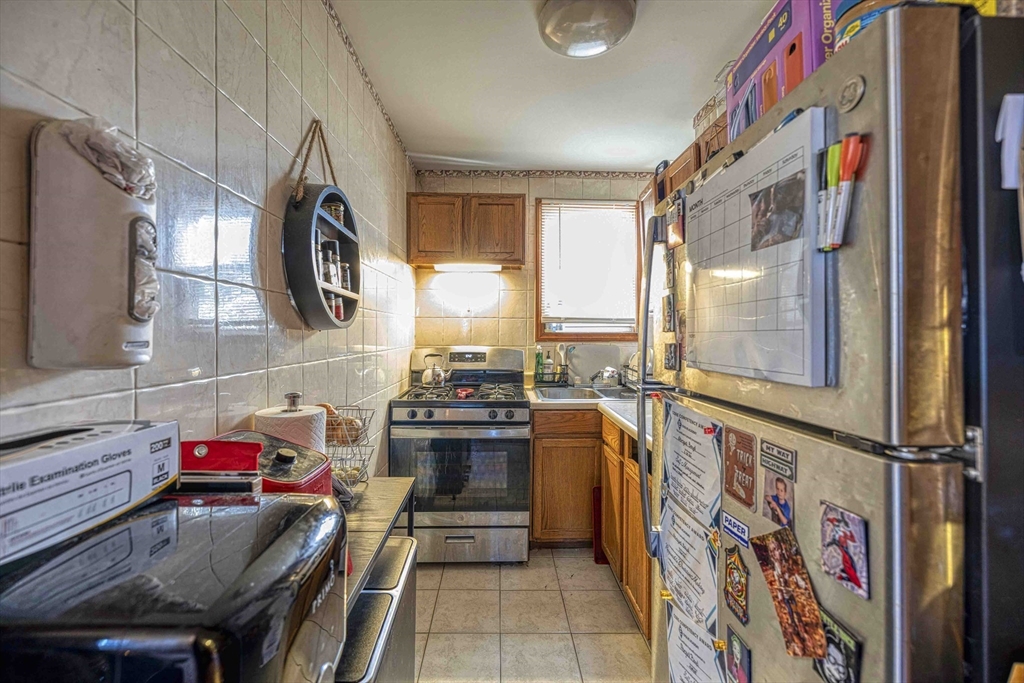 26 Stockton Street Fall River, MA 02721 - Photo 5 of 40