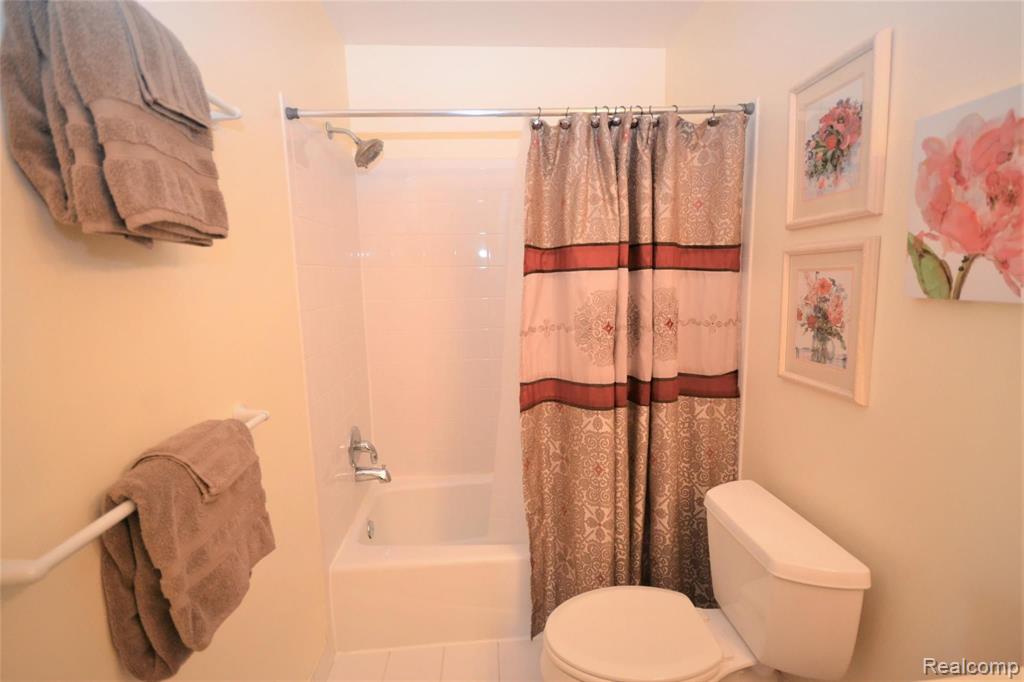 35444 Fredericksburg Road Farmington Hills, MI 48331 - Photo 28 of 52