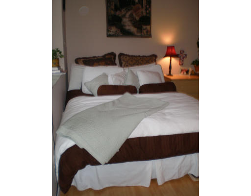 21 Linden Street, Unit 203 Quincy, MA 02170 - Photo 6 of 8 a bedroom with a bed and a lamp