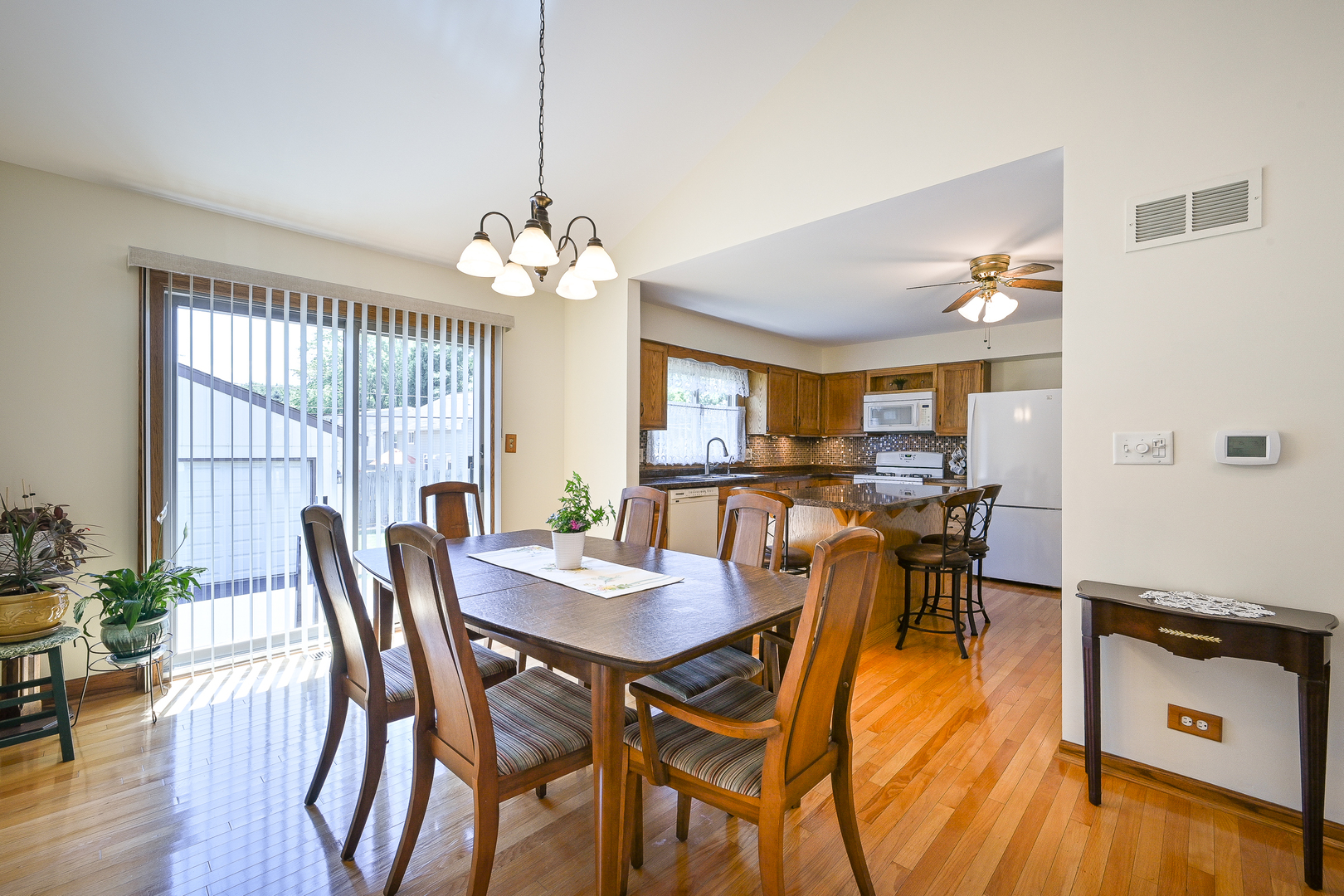 26W467 Jewell Road Winfield, IL 60190 - Photo 6 of 25