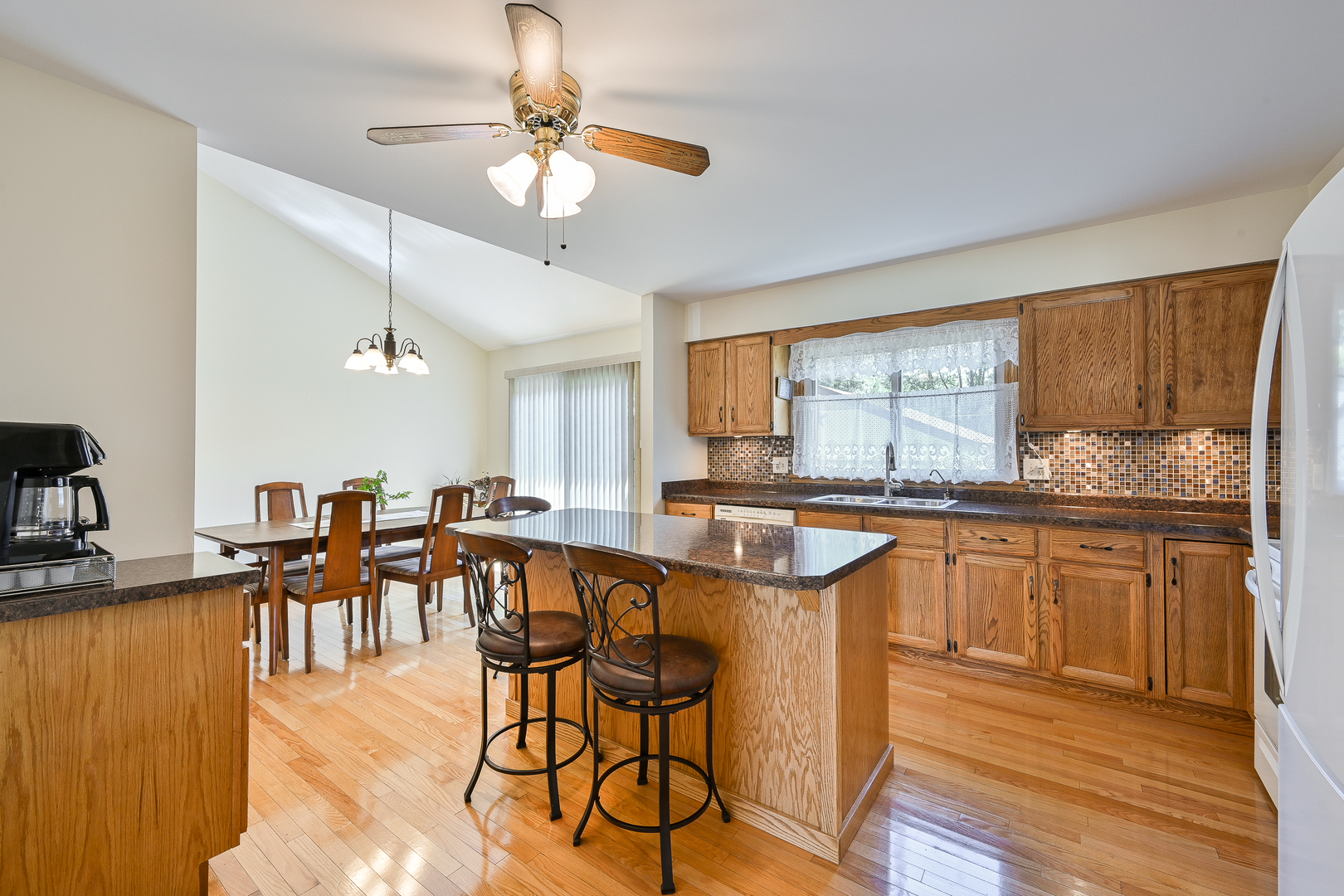 26W467 Jewell Road Winfield, IL 60190 - Photo 7 of 25