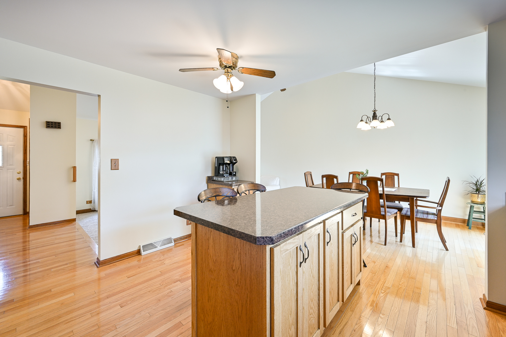 26W467 Jewell Road Winfield, IL 60190 - Photo 10 of 25