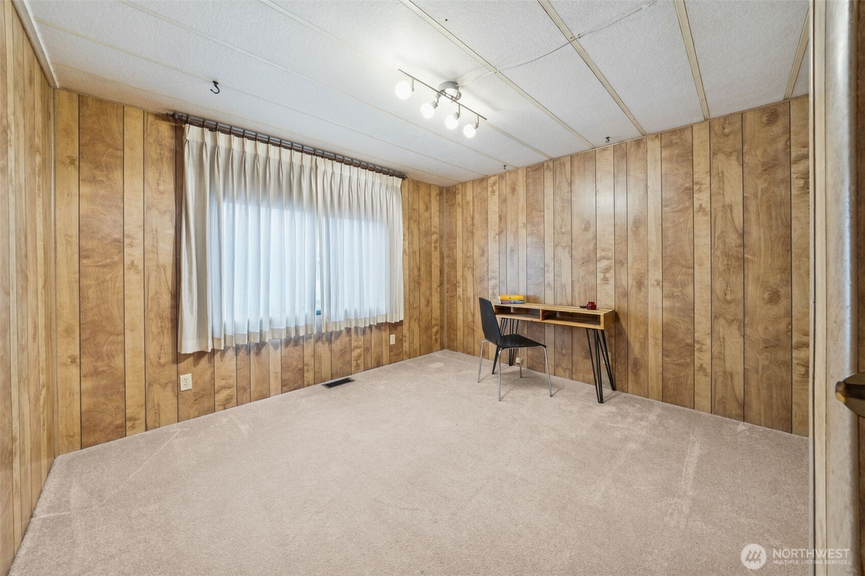 3611 I Street Northeast, Unit 72 Auburn, WA 98002 - Photo 12 of 25 a bedroom with a bed and a window