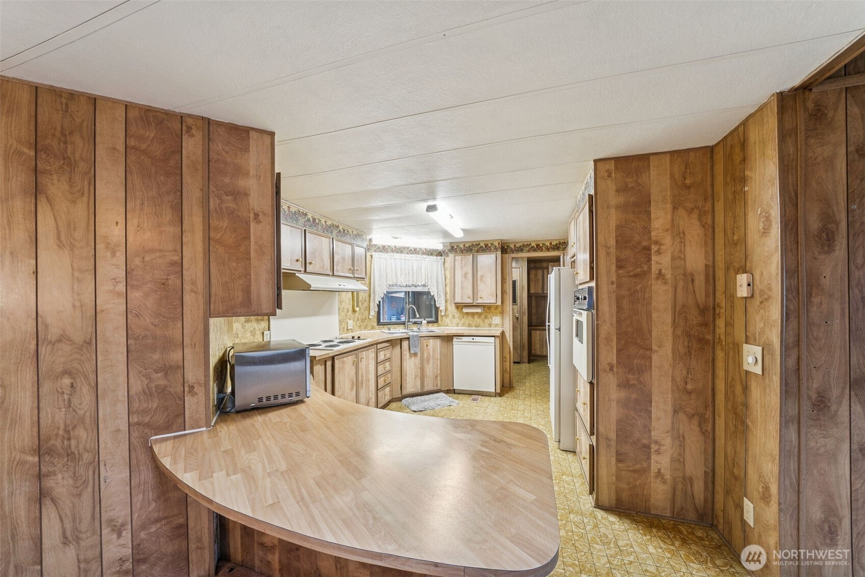 3611 I Street Northeast, Unit 72 Auburn, WA 98002 - Photo 5 of 25 a large white kitchen with cabinets