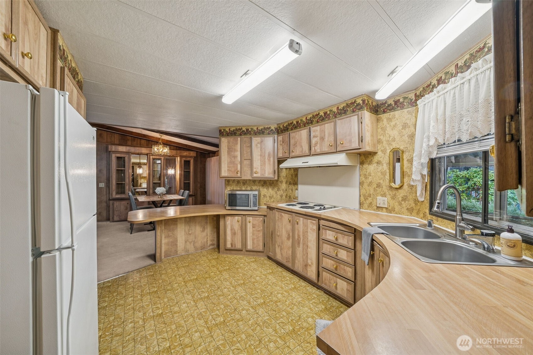 3611 I Street Northeast, Unit 72 Auburn, WA 98002 - Photo 7 of 25 a kitchen with stainless steel appliances granite countertop a sink stove and refrigerator