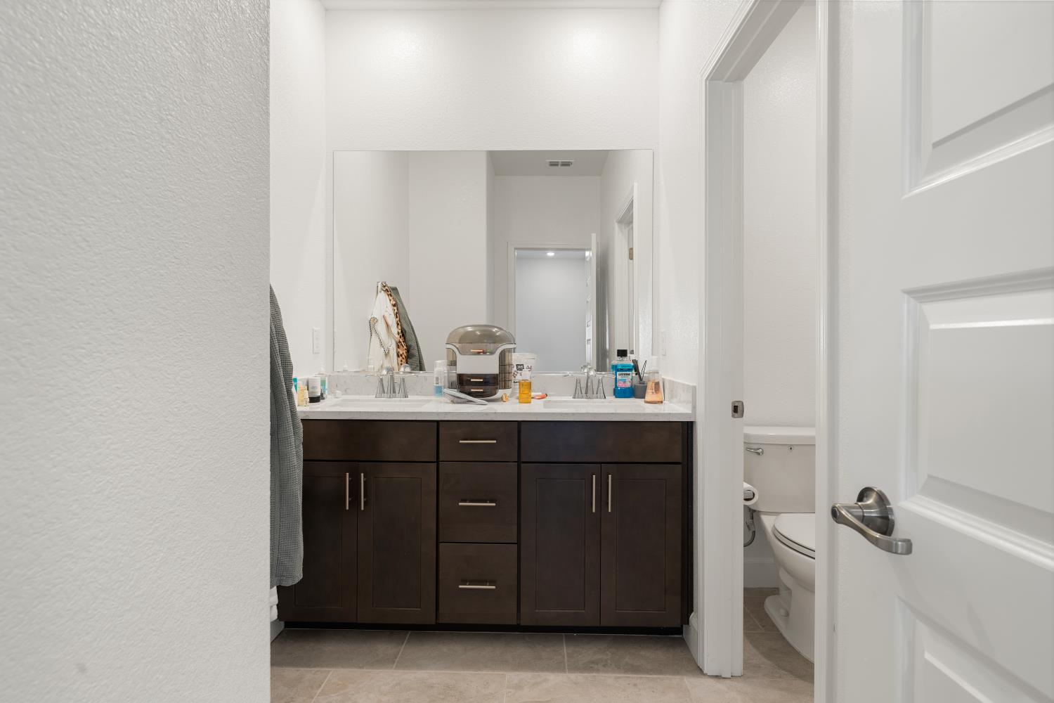 998 Fullerton Ranch Road Lincoln, CA 95648 - Photo 27 of 44 Upstairs bathroom #2