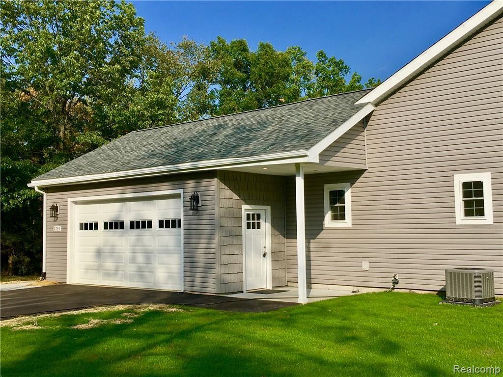 2735 Bowen Road Howell, MI 48843 - Photo 2 of 31