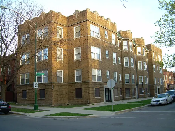 $1,350 | 4551 North Christiana Avenue, Unit 1, Chicago, IL 60625