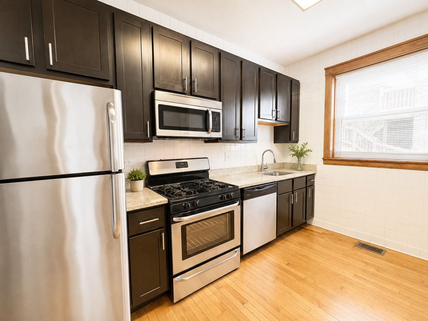 1535 West Addison Street, Unit 1 Chicago, IL 60657 - Photo 3 of 15