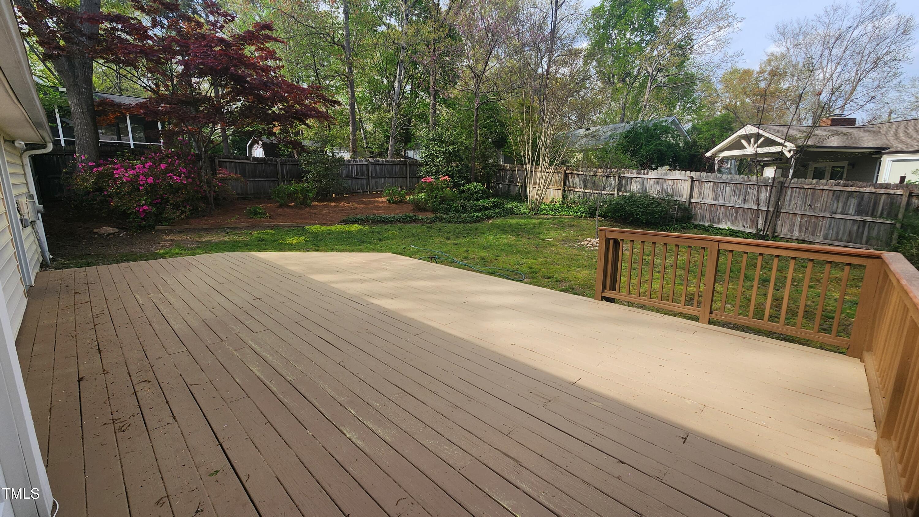 2704 Pidgeon Hill Road Raleigh, NC 27613 - Photo 3 of 12 Giant Deck