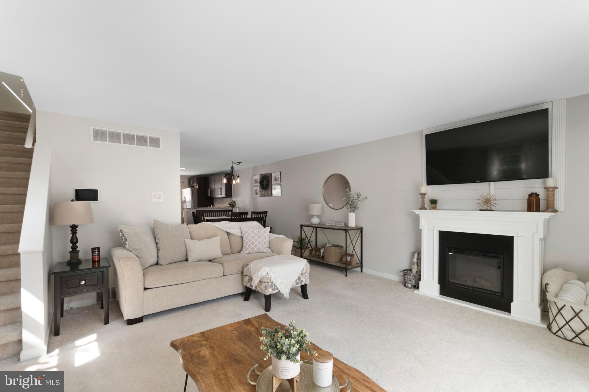 3825 Greenacres Road Philadelphia, PA 19154 - Photo 5 of 25