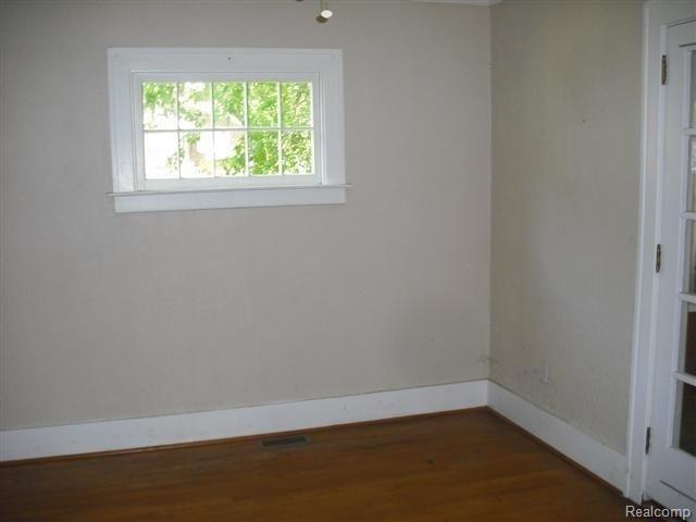 65 Chippewa Road Pontiac, MI 48341 - Photo 6 of 6 dining room