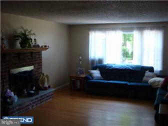 1032 Southampton Road Philadelphia, PA 19116 - Photo 4 of 5 Living Room