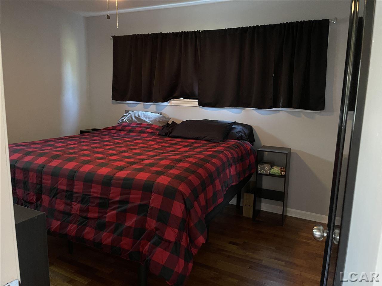 433 Riverside Avenue Adrian, MI 49221 - Photo 9 of 18 50045497-8.JPG
