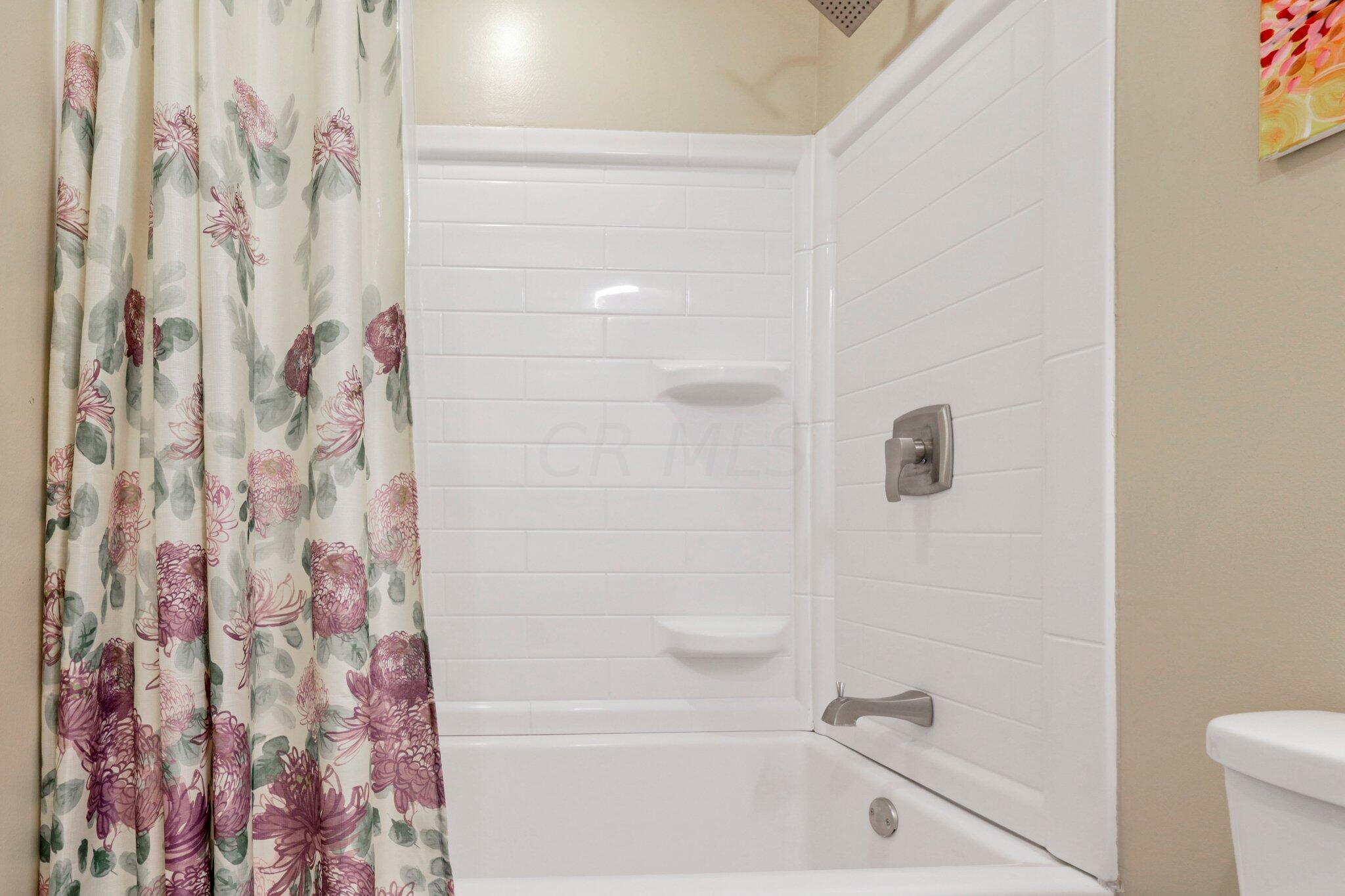 1305 Lockbourne Road Columbus, OH 43206 - Photo 18 of 26 Obligatory Shower Scene