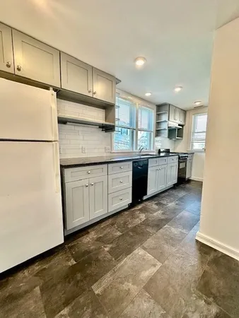 $2,250 | 144 Robbins Street, Unit 4, Waltham, MA 02453
