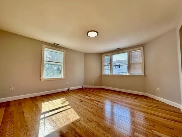 $2,250 | 144 Robbins Street, Unit 4, Waltham, MA 02453